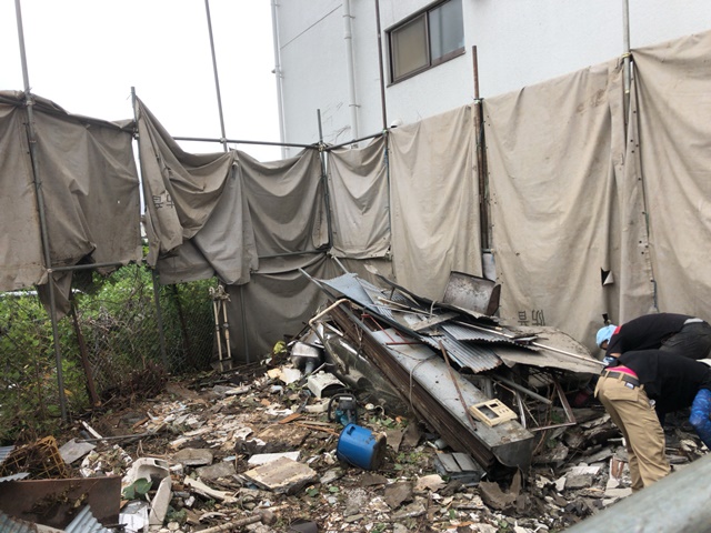 東京都北区田端の木造2階建て家屋解体工事中の様子です。